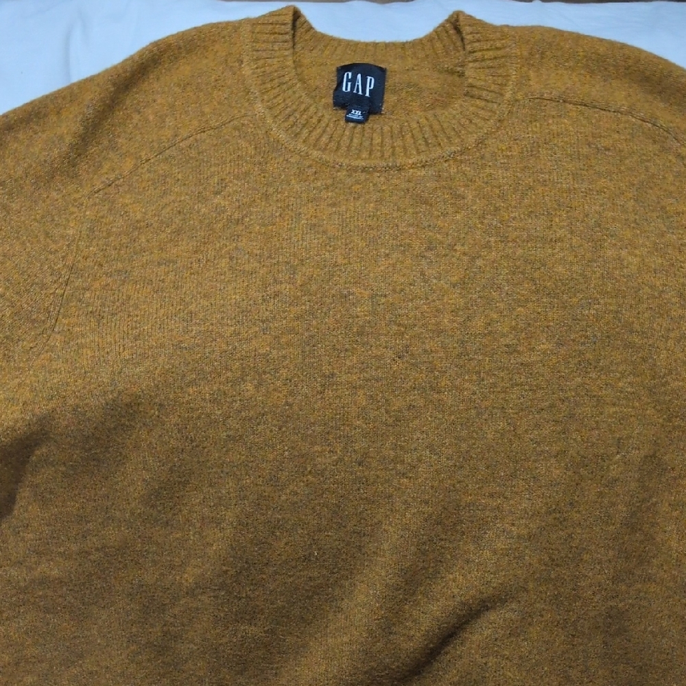 GAP Women's Tan Crewneck Sweater